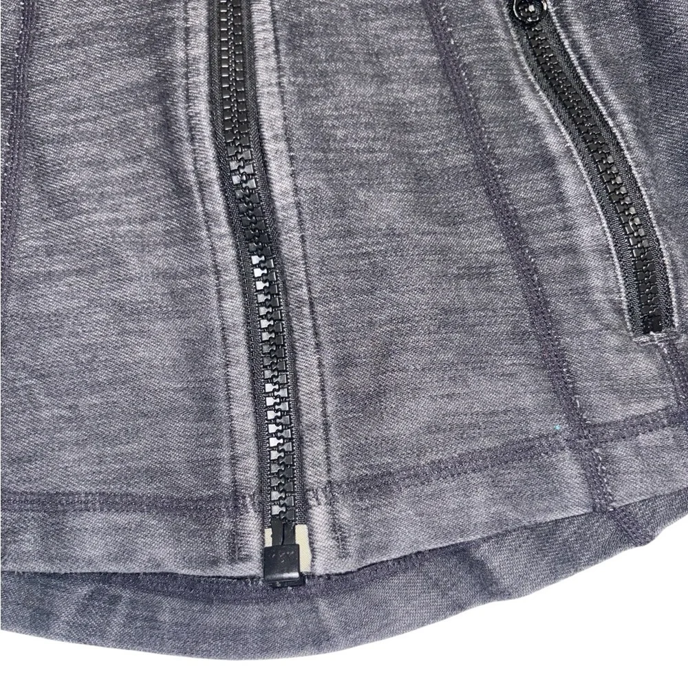Lululemon size 2 Womens Zip up jacket - Picture 3 of 8